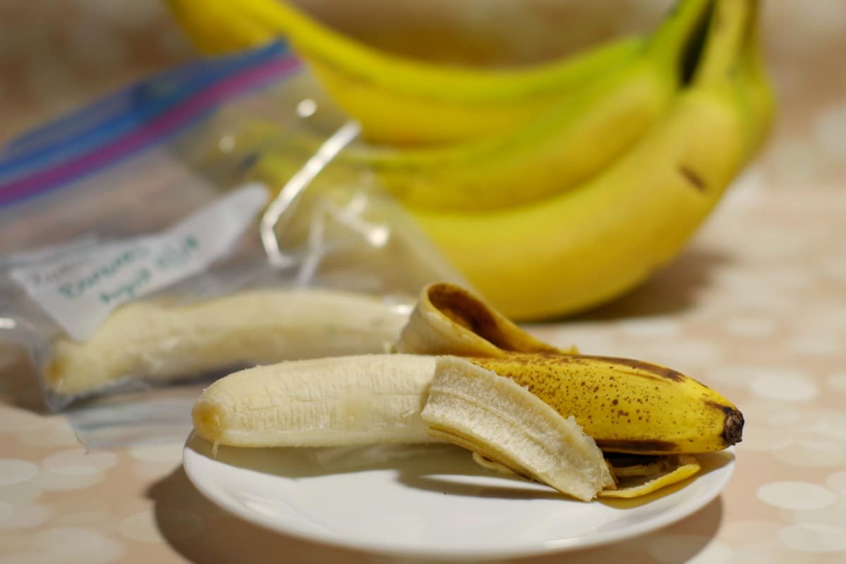 Freezing peeled bananas - Foodmeanderings.com