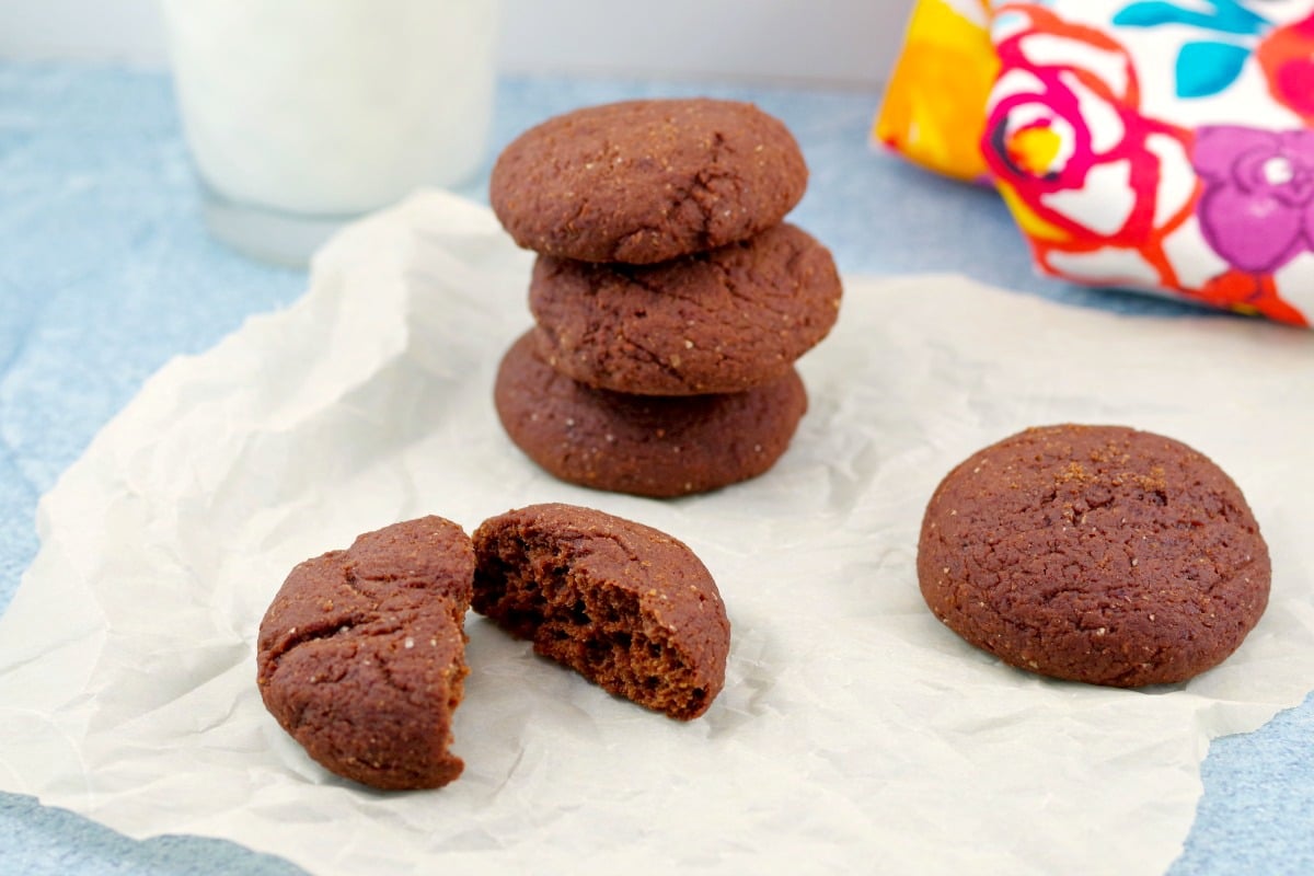 Healthy Red Velvet Cookies | no red dye