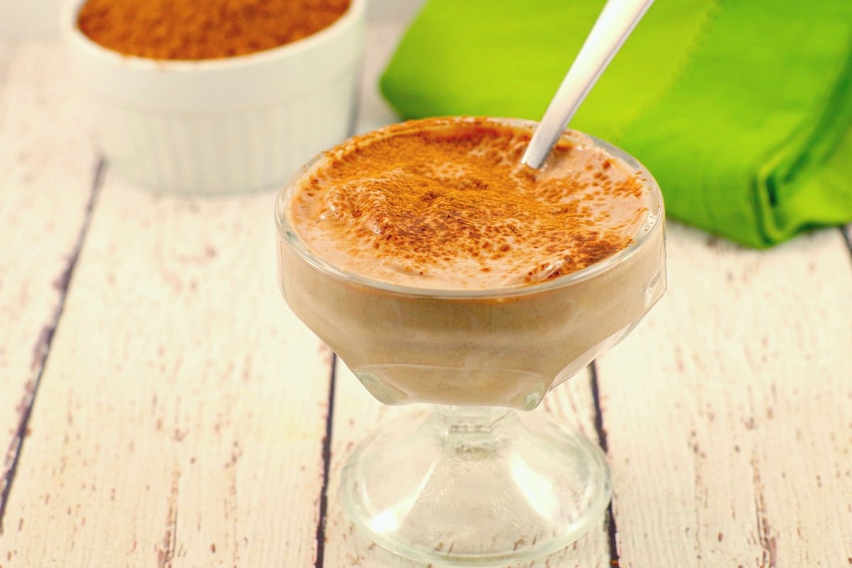 Homemade Healthy Chocolate Yogurt | #chocolate #yogurt - Foodmeanderings.com
