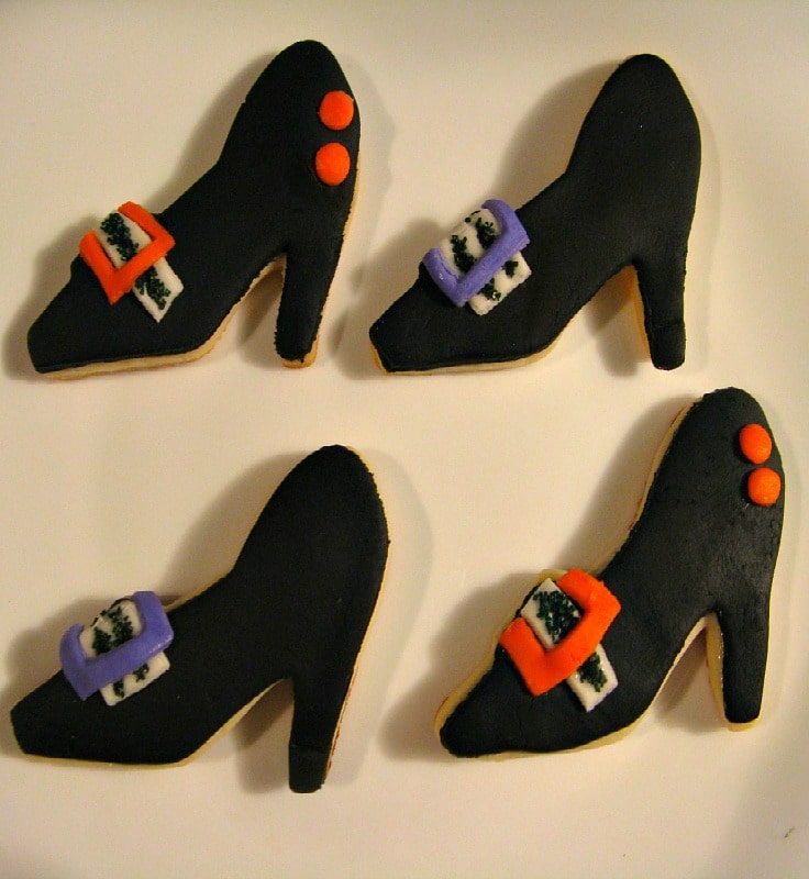 4 Halloween witch shoe cookies