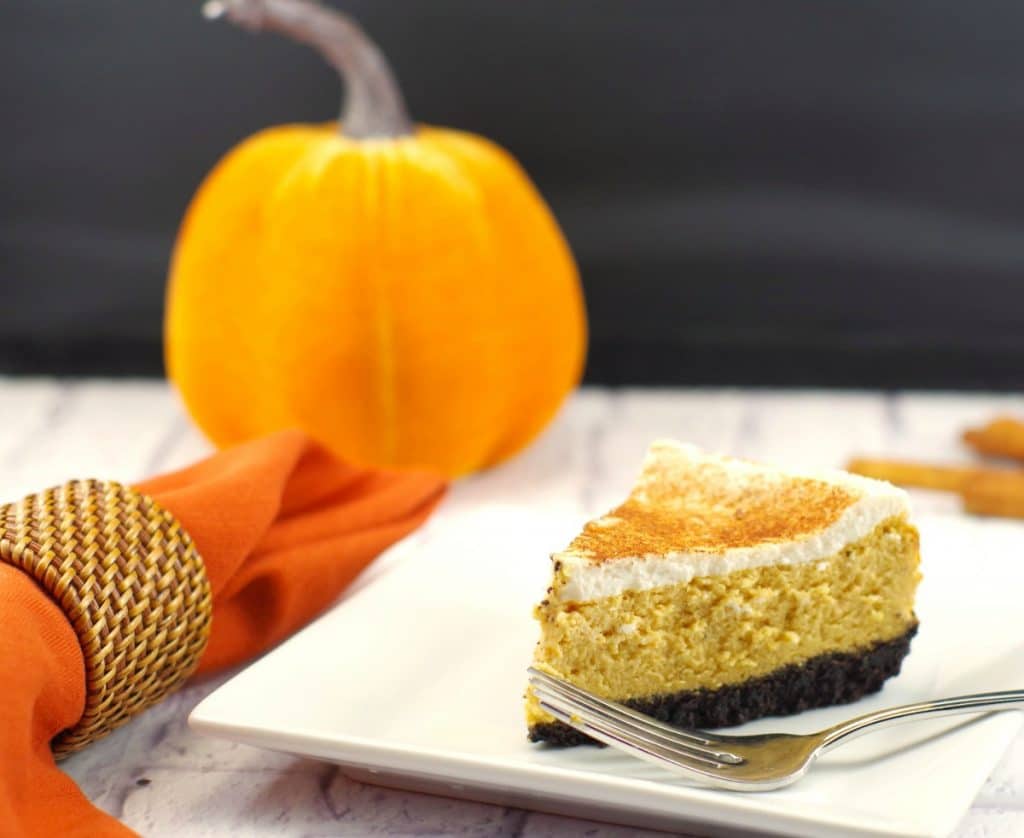 Low-fat Pumpkin Cheesecake | #thanksgivingdessertidea, #pumpkincheesecake - Foodmeanderings.com