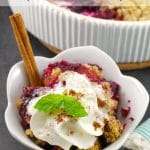 Quick & Easy Mixed Berry Crumble| with mint, lemon and coconut #berries #dessert #easy
