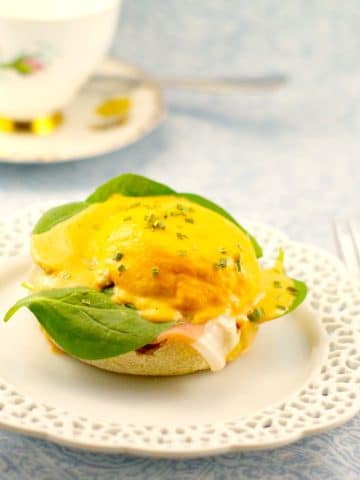 Easy Eggs Benedict with Red Pepper & Artichoke Hollandaise - foodmeanderings.com
