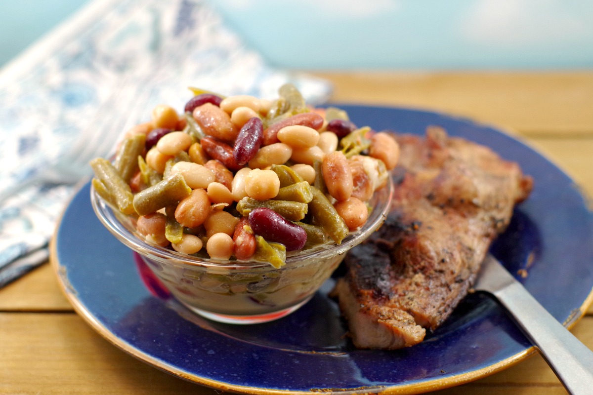 Easy Bean Salad (vegan) - in 5 minutes #bean salad #vegan | foodmeanderings.com