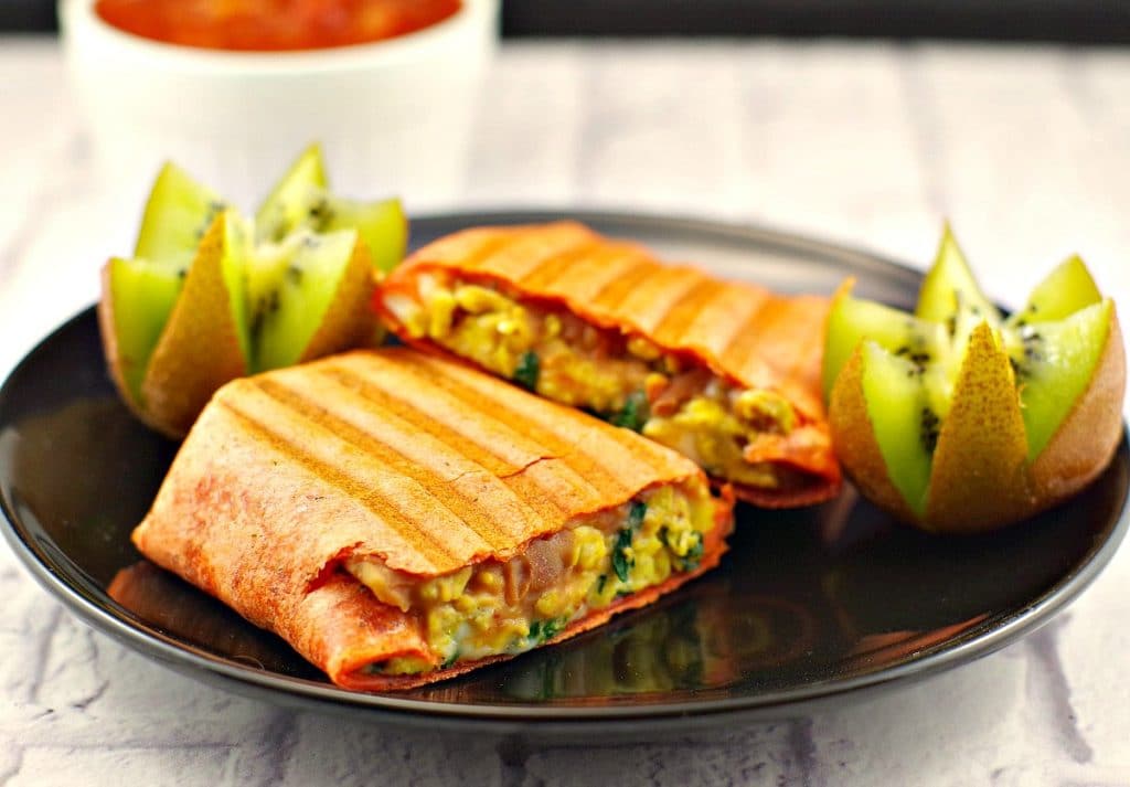 Mediterranean Breakfast Burritos | freezable, healthy - Foodmeanderings.com 
