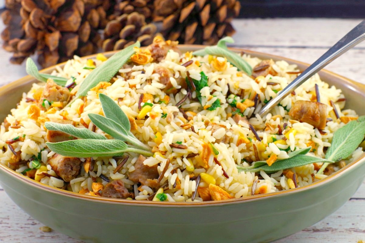 Sausage & Apple Rice |#glutenfree, #Thanksgivingsidedish - Foodmeanderings.com