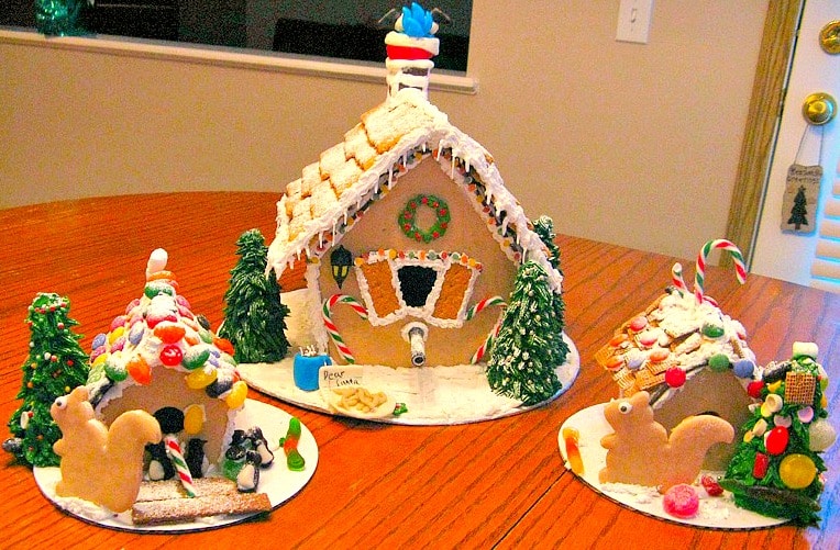 Gingerbread birdhouse with kids