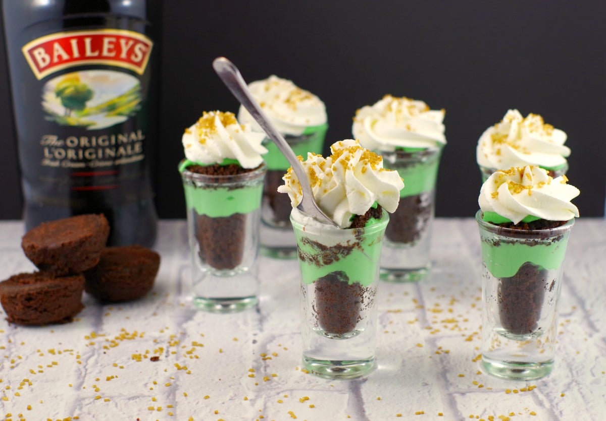 St. Patrick's Day Irish Cream Dessert Shooters | Foodmeanderings.com