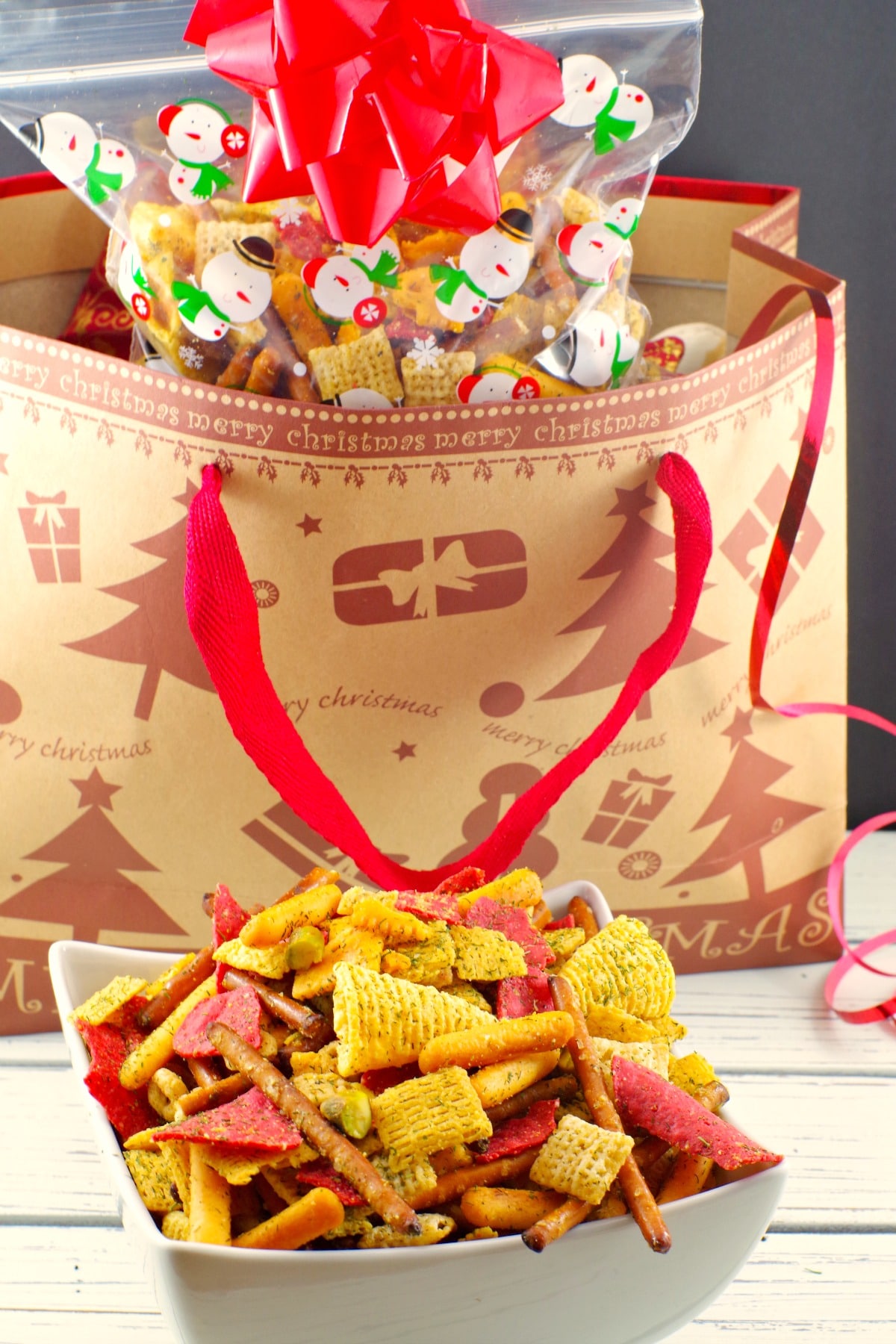 Holiday Chex Mix Recipe | #chexmix #partymix #holiday - foodmeanderings.com