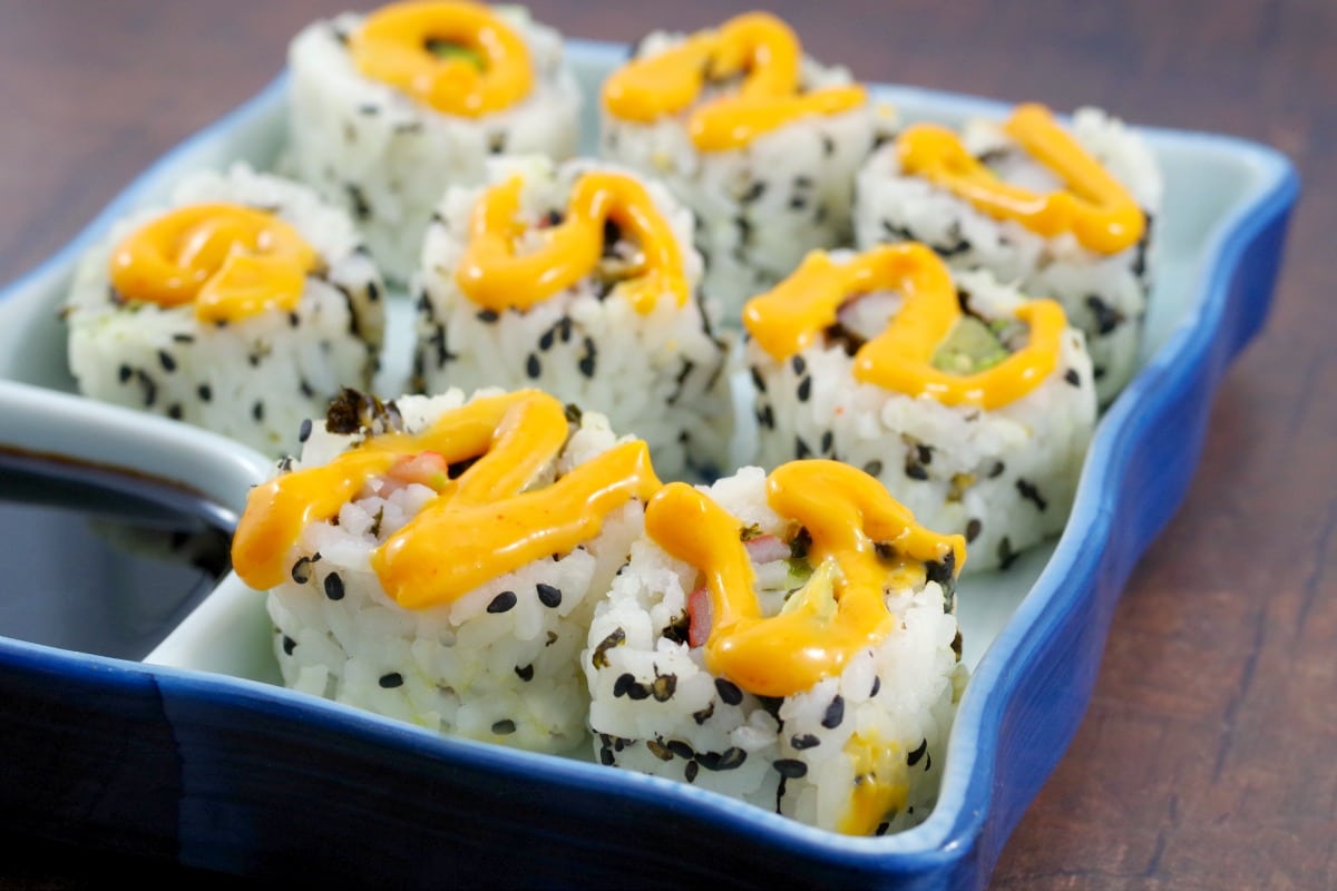 https://foodmeanderings.com/wp-content/uploads/2019/03/California-Rolls-Recipe.jpg