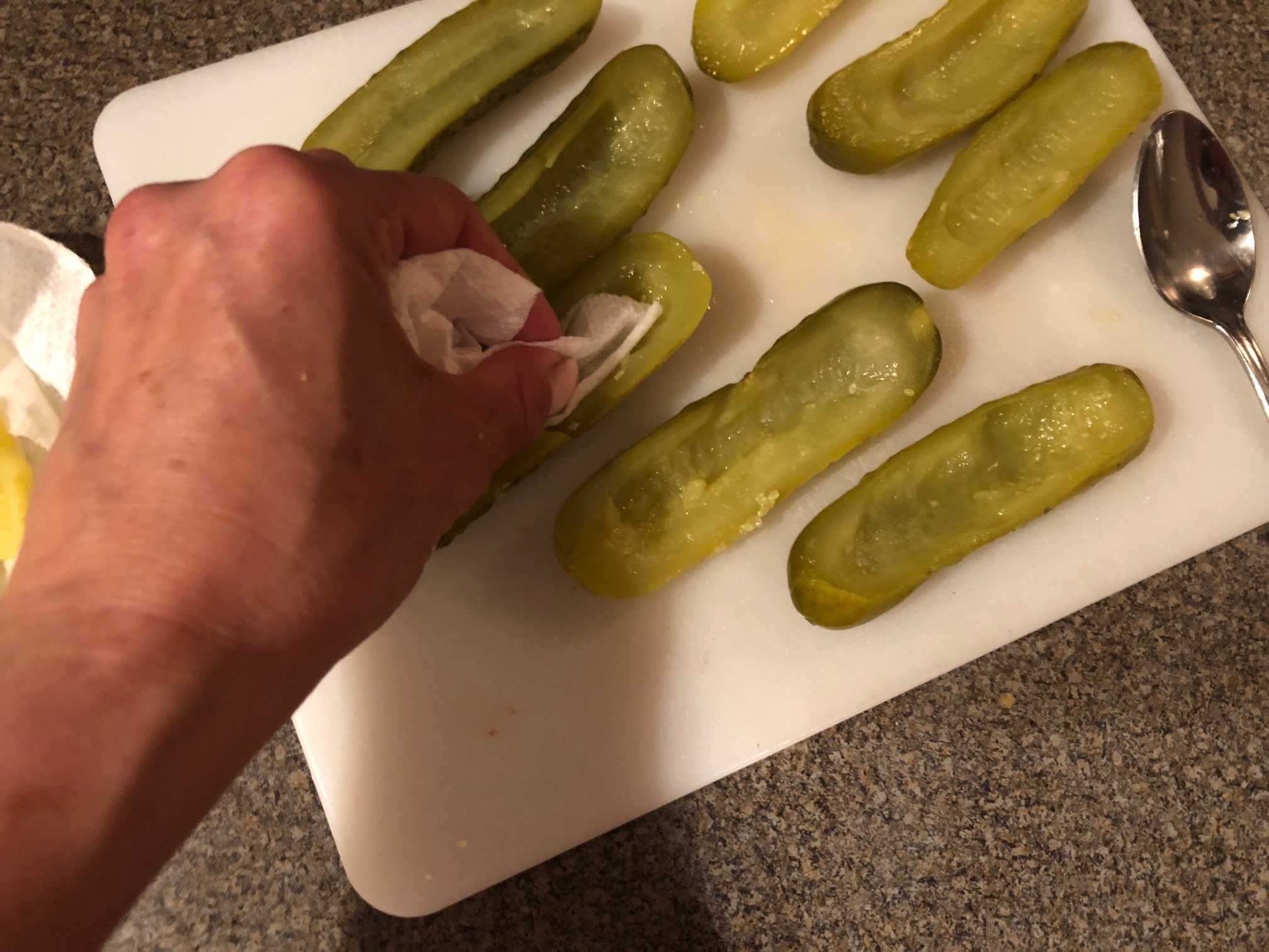 Drying pickle with paper towel