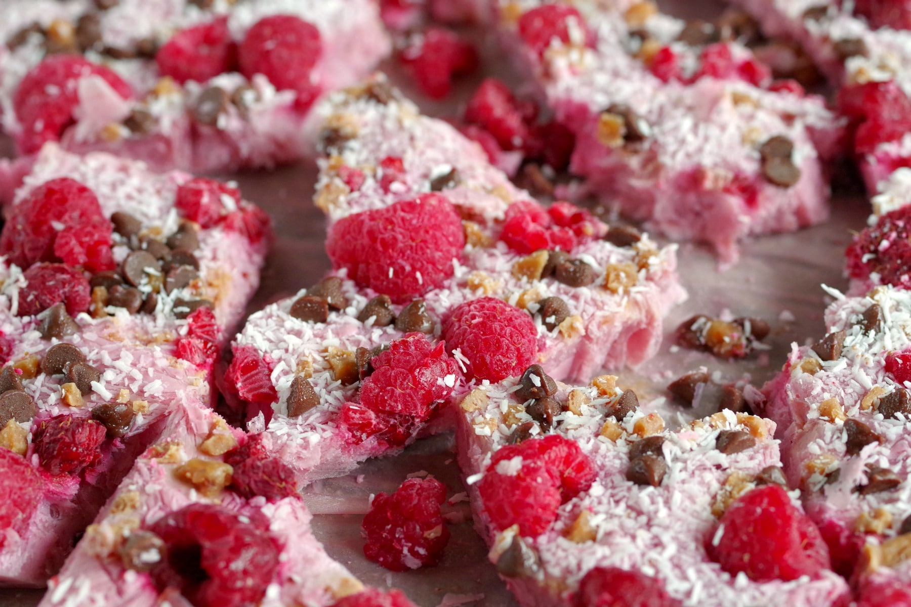 frozen yogurt bark broken into pieces