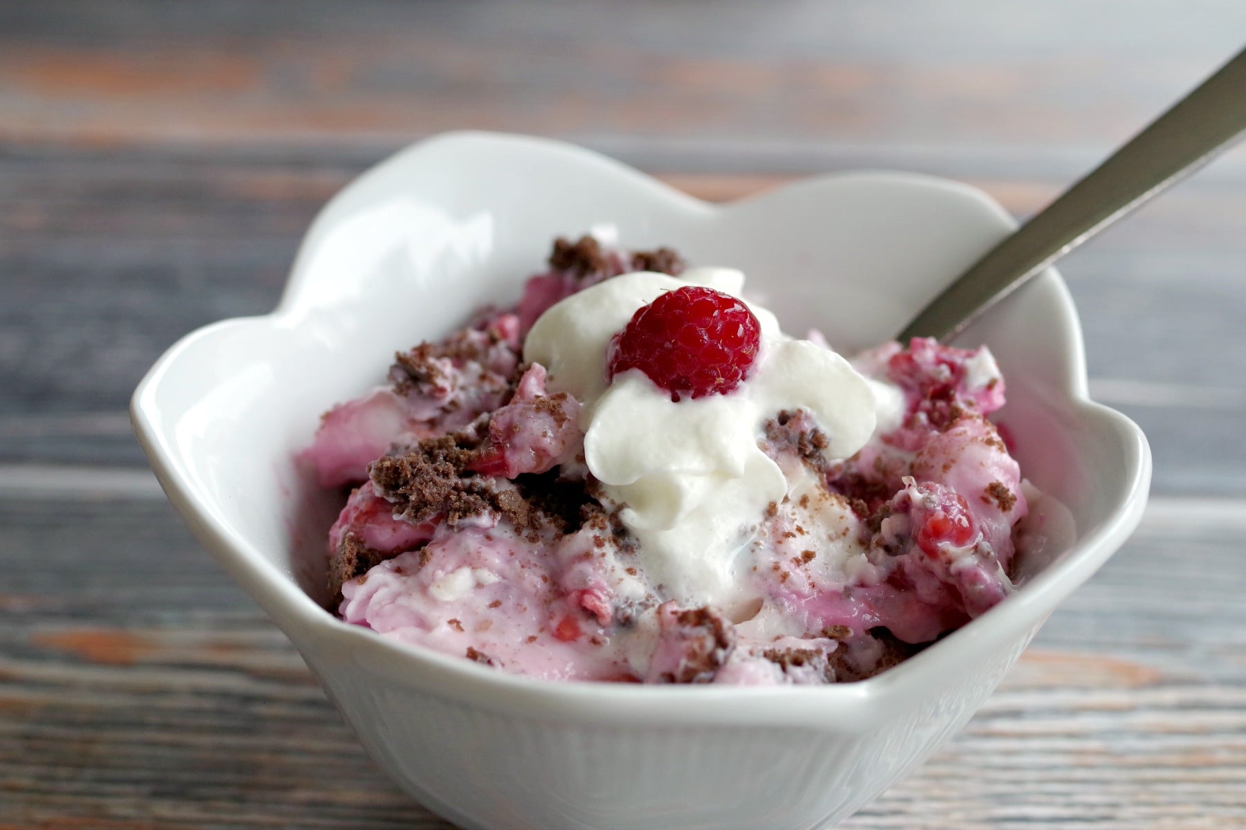 close up of weight watchers white chocolate raspberry cheesecake dessert in a white bowl