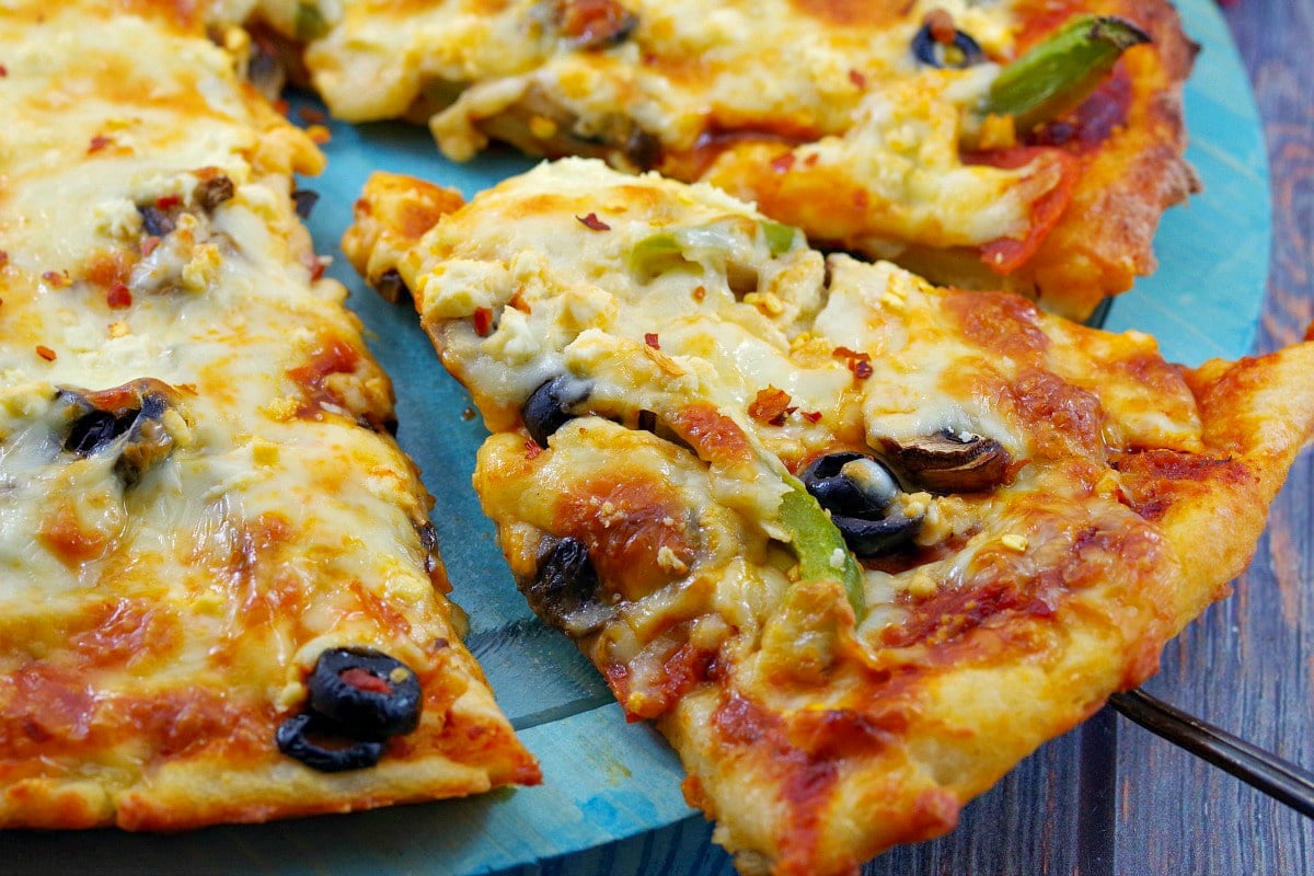 Weight Watchers Pizza | 2 ingredient pizza dough