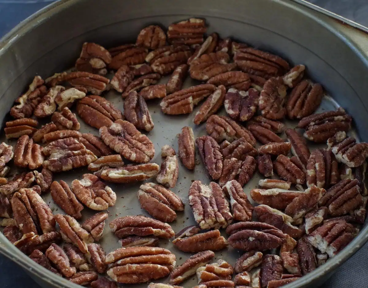 pecans in pie plate ready to toast