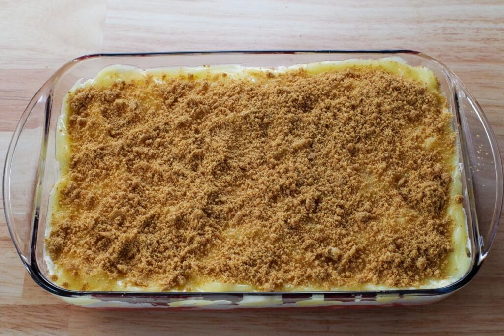 graham crackers sprinkled over pudding layer