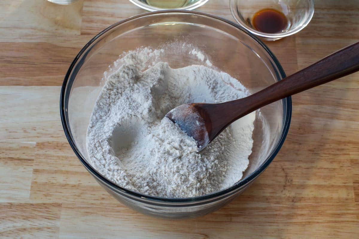 dry ingredients mixed together in large glass bowl