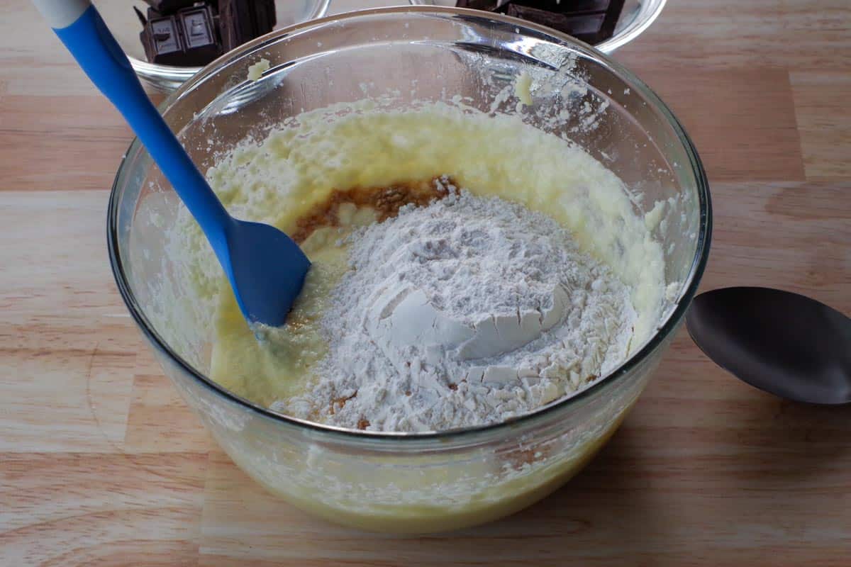 flour and vanilla added to egg, butter and sugar mixture