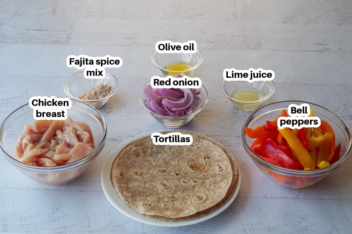 ingredients in air fryer fajitas in glass dishes, labelled
