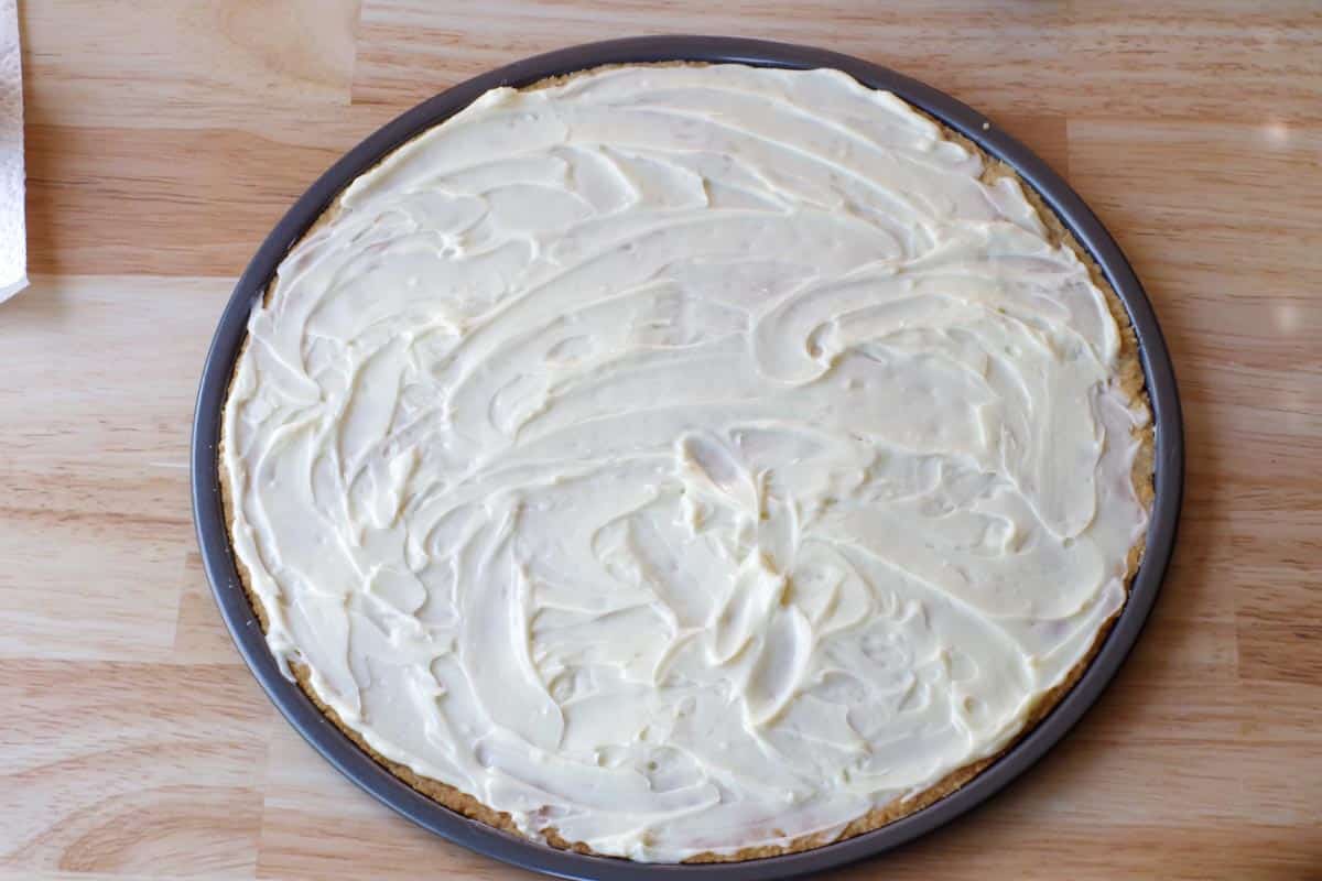 Cream cheese topping on cooled crust