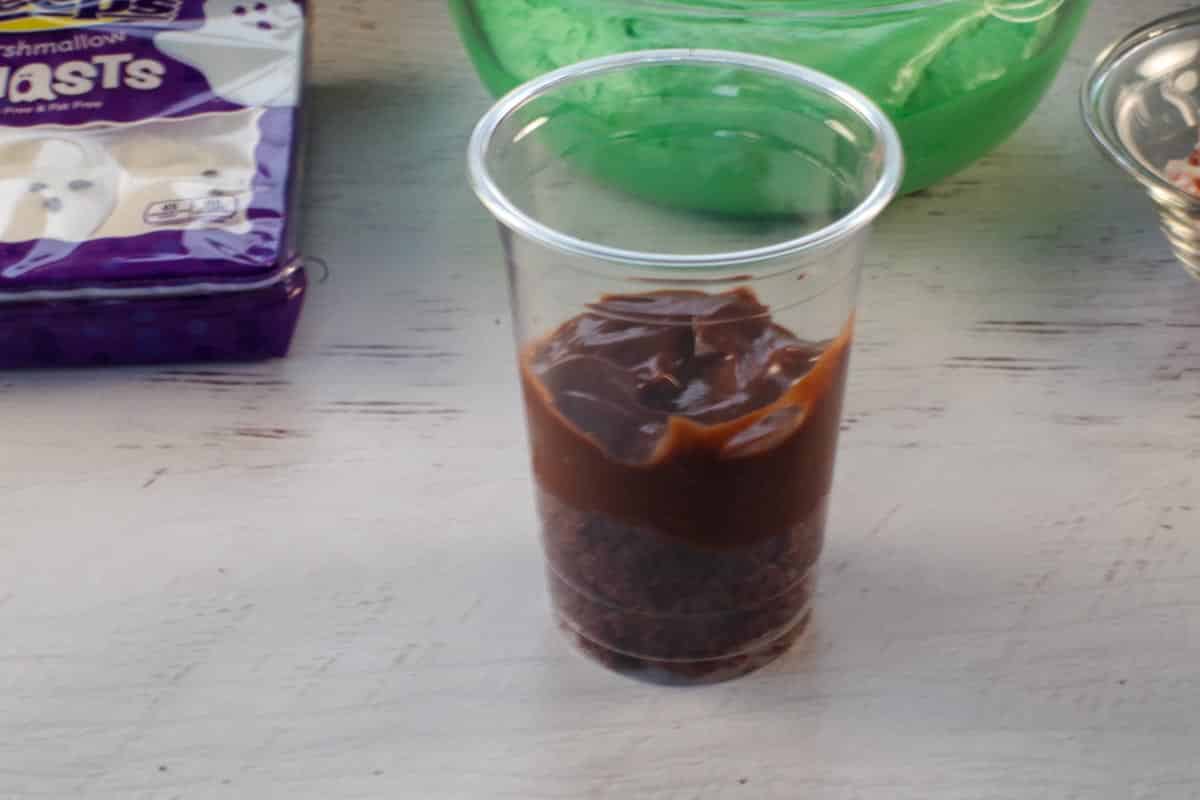 layer of pudding added to cup
