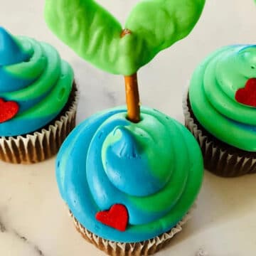 3 earth day cupcakes