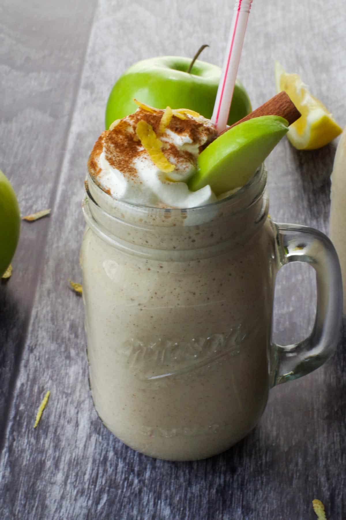 apple pie smoothie with apple in the background