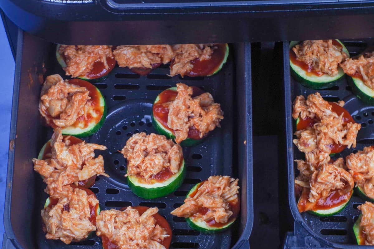 Buffalo chicken added to zucchini pieces.