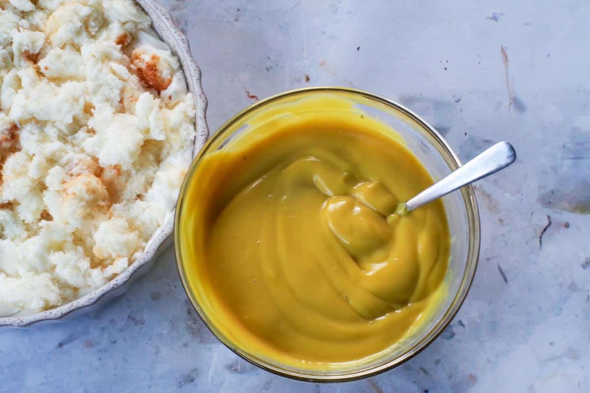 Yellow food coloring mixed into vanilla pudding.