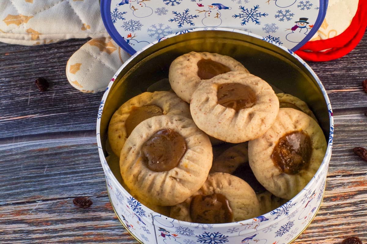 Butter Tart cookies in a cookie tin.